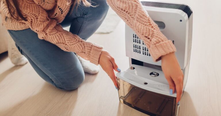 Emptying dehumidifier